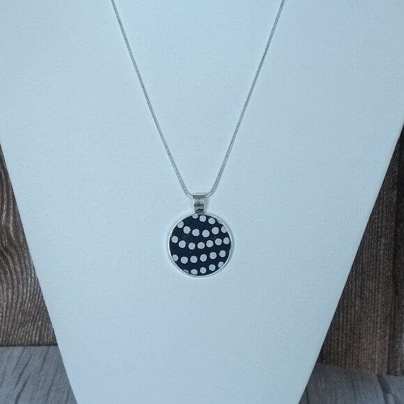 "Velka Bodka" UNESCO Heritage "Modrotlač" Blueprint Necklace - Artisan Crafted - Picture 3 of 6